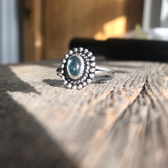 Sterling silver plated miniature focal blue topaz cocktail ring with beaded band - Picture 5 of 8